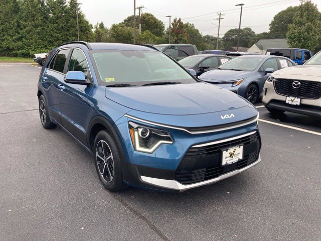 Used 2024 Kia Niro EX w/ EX Cold Weather Package FWD image 11