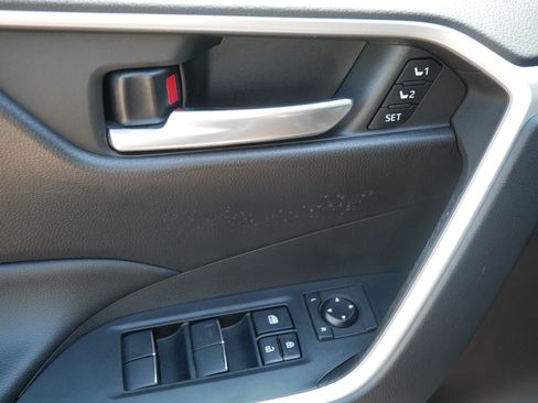 Used 2021 Toyota RAV4 XLE Premium AWD/4WD image 19