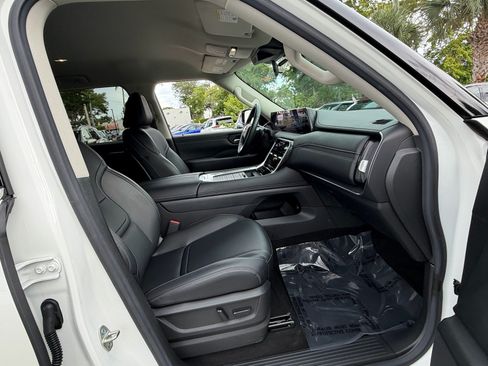 Certified 2026 Nissan Armada SV AWD/4WD image 17