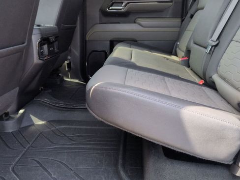 Used 2023 Chevrolet Silverado 1500 ZR2 w/ Technology Package image 11