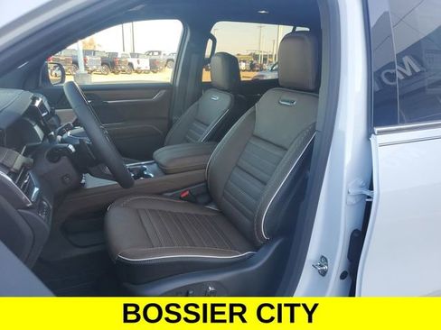 New 2026 GMC Acadia Denali Ultimate w/ LPO, Floor Liner Package image 10