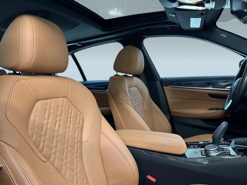 Used 2023 BMW 530e w/ Premium Package image 32