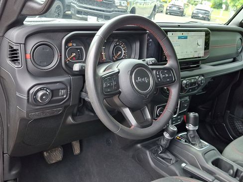 Used 2024 Jeep Wrangler Unlimited Rubicon AWD/4WD image 25