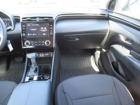 Used 2024 Hyundai Tucson SE FWD image 16