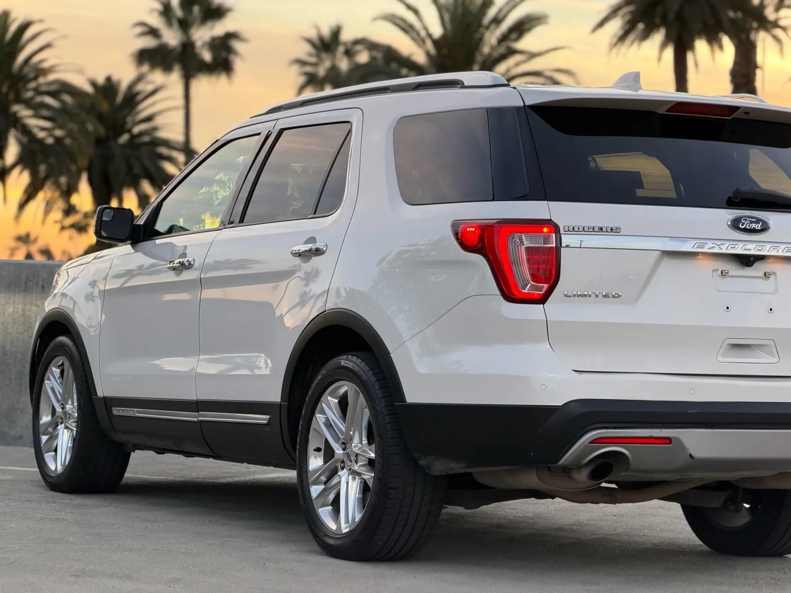 Used 2017 Ford Explorer Limited FWD image 12