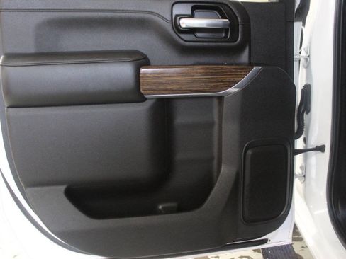 Used 2020 Chevrolet Silverado 2500 High Country w/ Technology Package AWD/4WD image 15