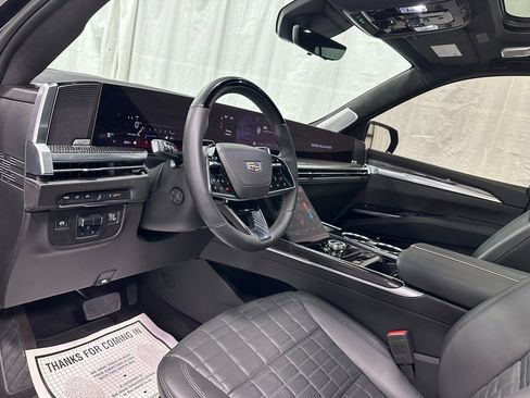 Used 2025 Cadillac Escalade V image 17