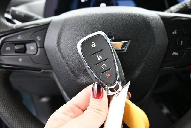 Used 2025 Chevrolet Trax LT FWD image 33