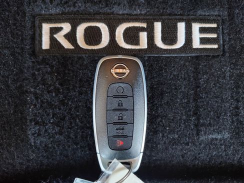 Used 2024 Nissan Rogue SL w/ SL Premium Package FWD image 33