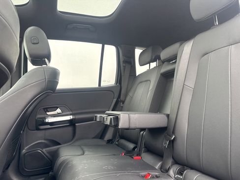 Used 2021 Mercedes-Benz GLB 250 4MATIC image 24