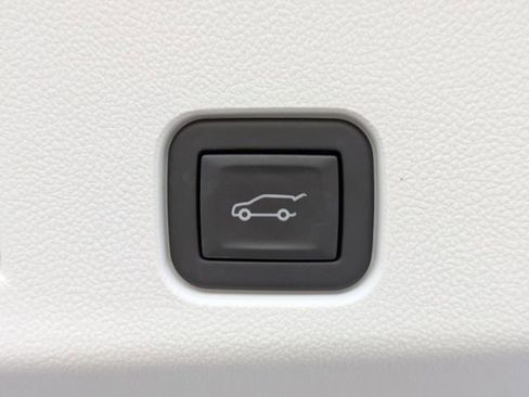 Used 2024 GMC Acadia Denali image 13