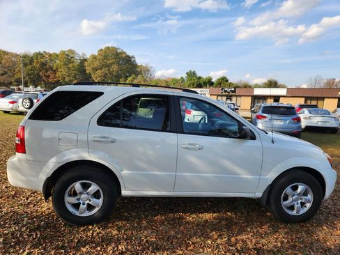 Used 2009 Kia Sorento LX image 2