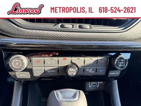 Used 2024 Jeep Compass Latitude w/ Convenience Group AWD/4WD image 22
