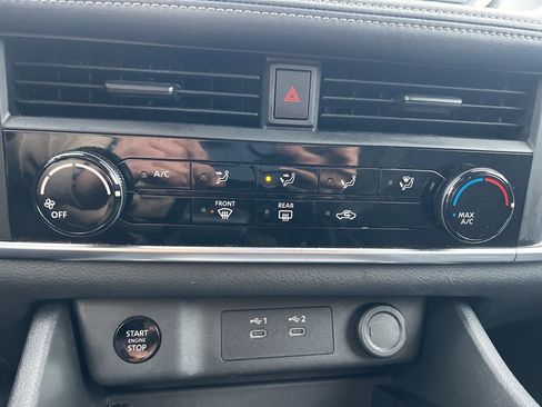 Used 2024 Nissan Rogue S image 19