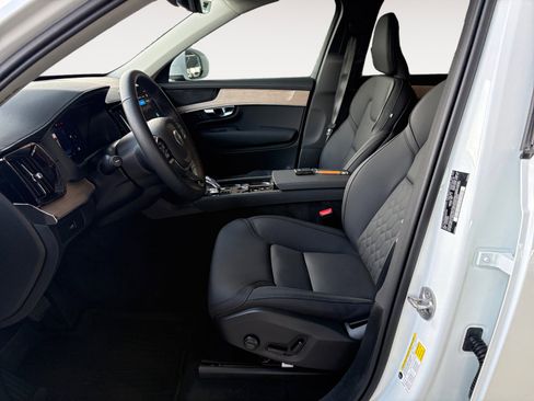 Used 2025 Volvo XC90 B5 Plus w/ Protection Package Premier image 21