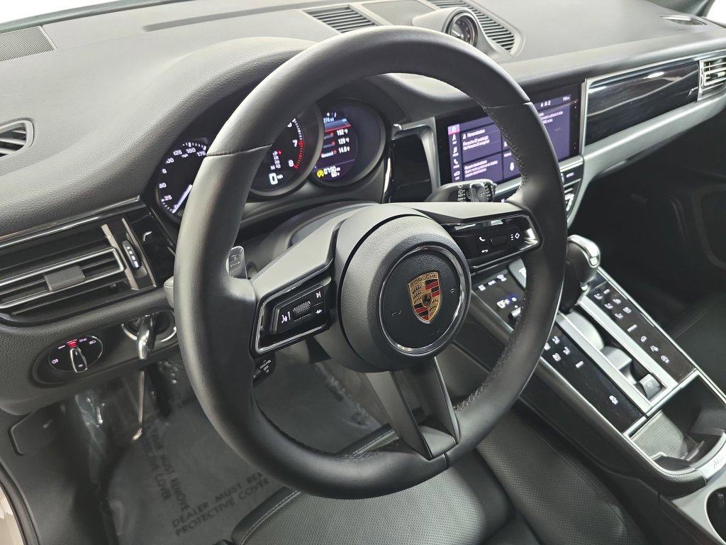 Certified 2026 Porsche Macan AWD/4WD image 4