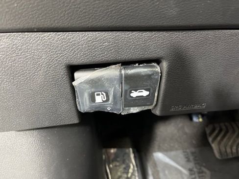 New 2025 Nissan Versa SR w/ Trunk Package image 29