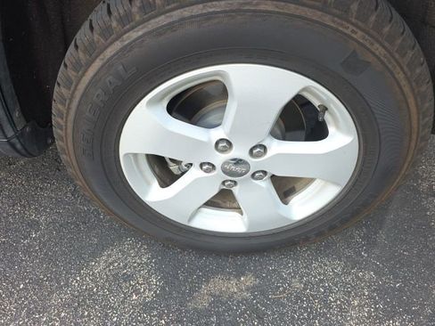 Used 2011 Jeep Grand Cherokee Laredo image 11