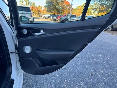 Used 2018 Kia Stinger Premium image 12