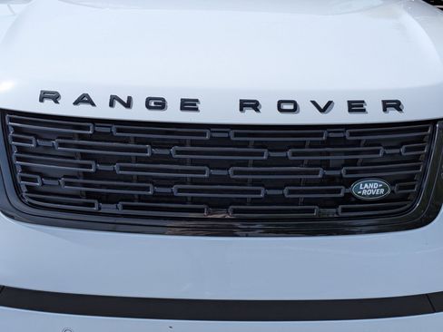 Used 2024 Land Rover Range Rover Velar S image 9