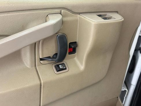 Used 2017 Chevrolet Express 2500 image 42