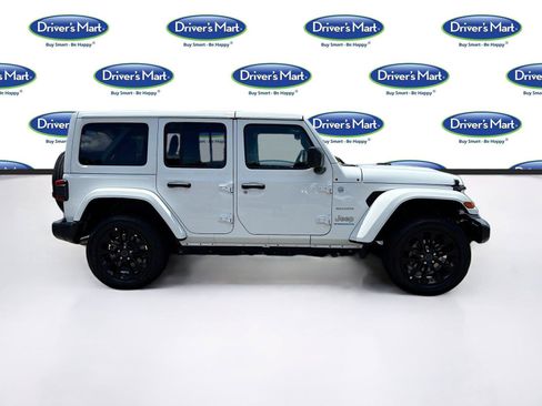 Used 2024 Jeep Wrangler Unlimited Sahara AWD/4WD image 8