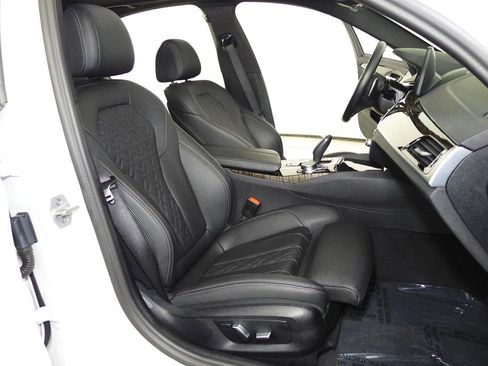 Used 2023 BMW 530e w/ M Sport Package RWD image 19