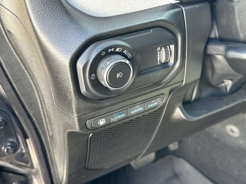 Used 2024 Jeep Wrangler Unlimited w/ Convenience Group AWD/4WD image 23