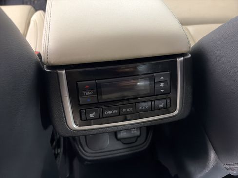 Used 2020 Subaru Ascent Limited w/ Popular Package #2A image 19