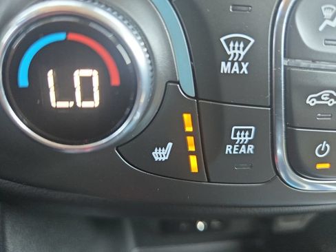 Used 2021 Chevrolet Traverse LT w/ LPO, Floor Liner Package AWD/4WD image 33