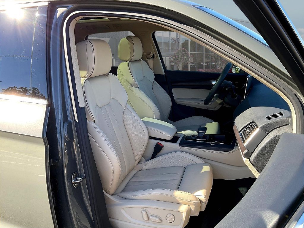 Used 2025 Audi Q5 e Premium Plus AWD/4WD image 31