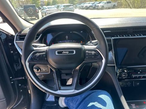 Used 2023 Jeep Grand Cherokee L Limited AWD/4WD image 37