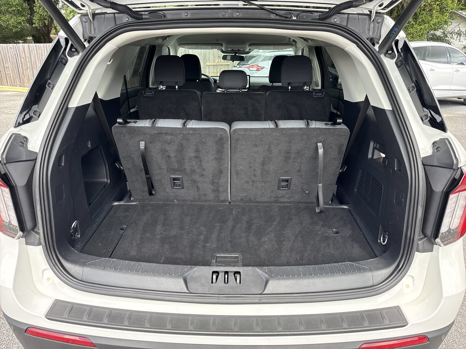 Used 2025 Ford Explorer Active RWD image 33