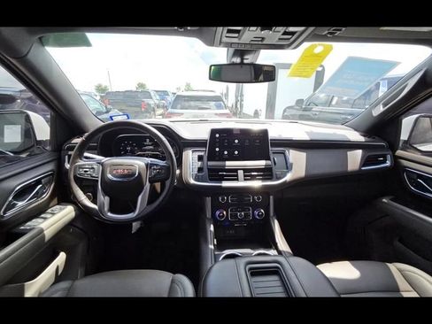 Used 2022 GMC Yukon SLT w/ SLT Luxury Package RWD image 3