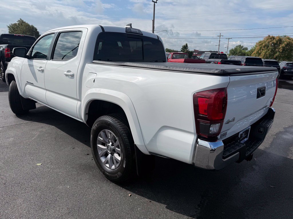 Used 2018 Toyota Tacoma SR5 AWD/4WD image 9