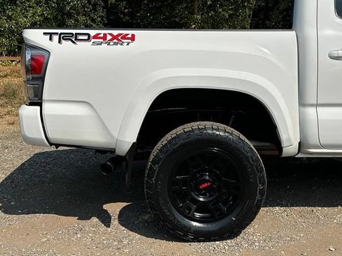 Used 2022 Toyota Tacoma TRD Sport w/ Black Out Package (TMS) AWD/4WD image 35