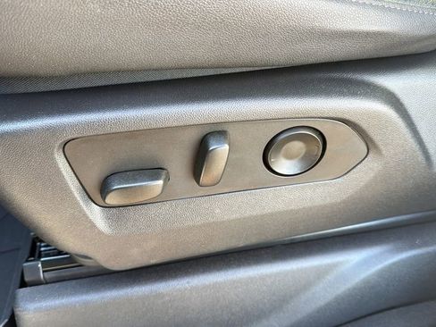 Used 2023 Chevrolet Silverado 1500 ZR2 image 12