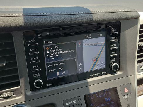 Used 2020 Toyota Sienna XLE w/ XLE Navigation Package FWD image 28