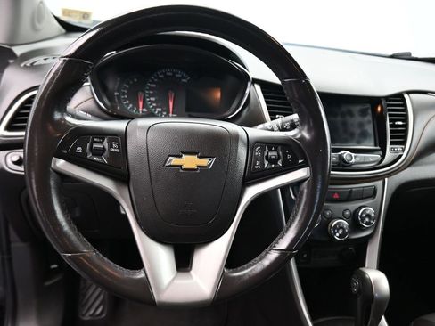 Used 2020 Chevrolet Trax LT w/ LT Convenience Package image 14