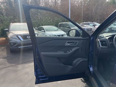 New 2026 Nissan Rogue Platinum image 24