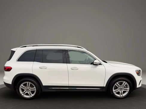 Used 2023 Mercedes-Benz GLB 250 4MATIC image 3