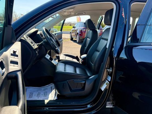 Used 2017 Volkswagen Tiguan S image 16
