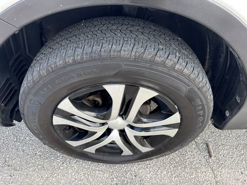 Used 2014 Toyota RAV4 LE image 9