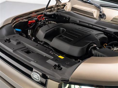 Used 2023 Land Rover Defender 110 SE image 12