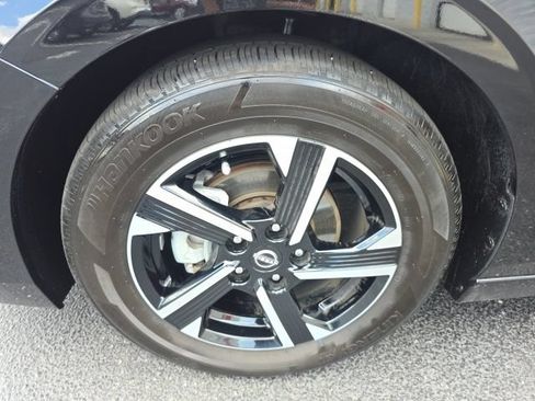 Used 2025 Nissan Sentra SV FWD image 9