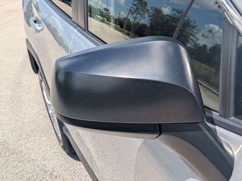Used 2019 Toyota RAV4 LE FWD image 12