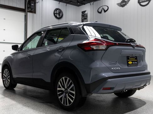 Used 2023 Nissan Kicks SV image 4