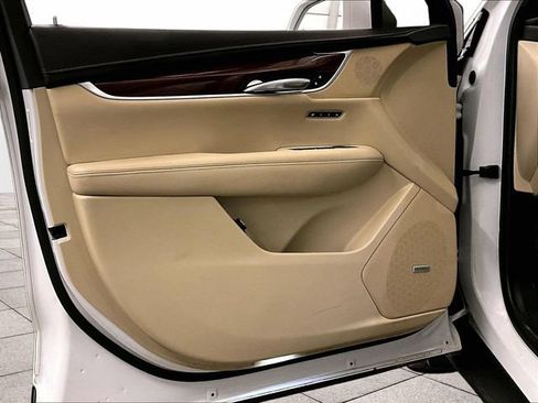 Used 2018 Cadillac XT5 Luxury w/ Driver Awareness Package AWD/4WD image 23