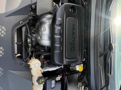 Used 2019 Jeep Cherokee Latitude w/ Popular Appearance Group FWD image 10