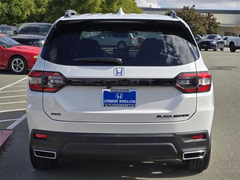 New 2025 Honda Pilot Black Edition image 5